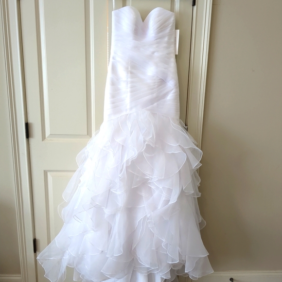 David's Bridal White Strapless Wedding Dress - Picture 1 of 6
